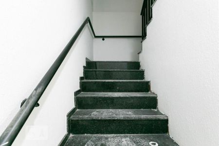 Apartamento à venda com 36m², 2 quartos e sem vaga Apartamento à venda com 36m², 2 quartos e sem vagaEscada