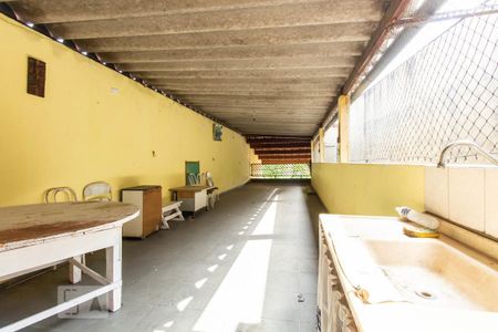 Casa à venda com 330m², 5 quartos e 2 vagasChurrasqueira