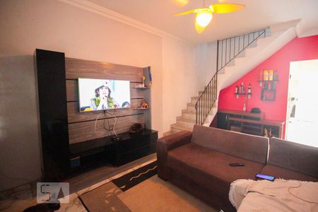 Sala de casa à venda com 2 quartos, 69m² em Vila Carmosina, São Paulo