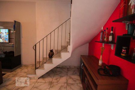 Escada da Sala de casa à venda com 2 quartos, 69m² em Vila Carmosina, São Paulo