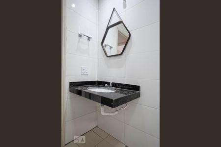 Apartamento para alugar com 70m², 2 quartos e 1 vaga Apartamento para alugar com 70m², 2 quartos e 1 vagaBanheiro social