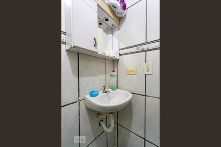 Banheiro de casa para alugar com 1 quarto, 40m² em Conceição, Osasco