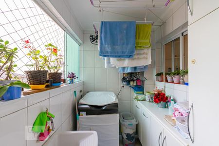 Apartamento à venda com 113m², 3 quartos e 1 vagaÁrea de Serviço