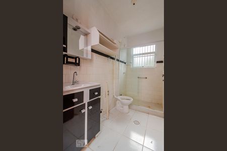 Banheiro de apartamento à venda com 1 quarto, 55m² em Santo Antônio, Porto Alegre