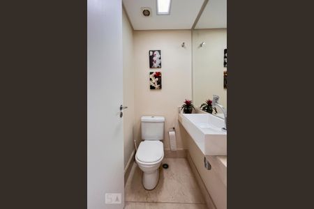 Lavabo de apartamento para alugar com 3 quartos, 151m² em Itaim Bibi, São Paulo