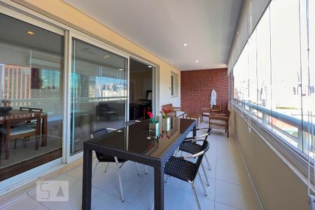 Apartamento para alugar com 151m², 3 quartos e 3 vagas Apartamento para alugar com 151m², 3 quartos e 3 vagasVaranda