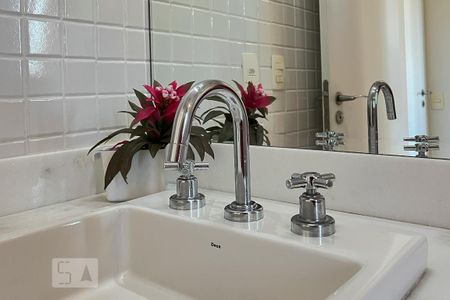 Apartamento para alugar com 151m², 3 quartos e 3 vagas Apartamento para alugar com 151m², 3 quartos e 3 vagasBanheiro da Suíte