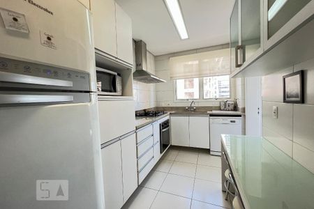 Apartamento para alugar com 151m², 3 quartos e 3 vagas Apartamento para alugar com 151m², 3 quartos e 3 vagasCozinha