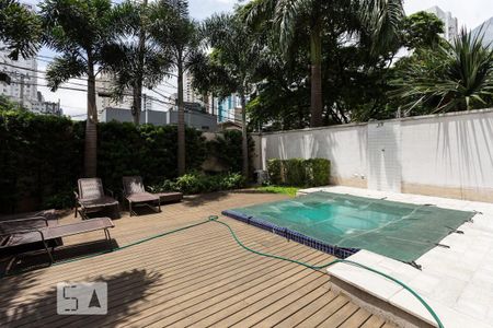 Apartamento para alugar com 151m², 3 quartos e 3 vagas Apartamento para alugar com 151m², 3 quartos e 3 vagasÁrea comum - Piscina