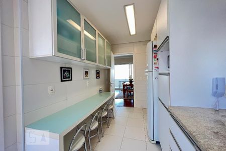 Apartamento para alugar com 151m², 3 quartos e 3 vagas Apartamento para alugar com 151m², 3 quartos e 3 vagasCozinha