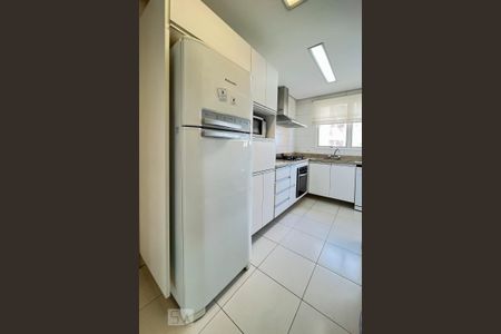 Apartamento para alugar com 151m², 3 quartos e 3 vagas Apartamento para alugar com 151m², 3 quartos e 3 vagasCozinha