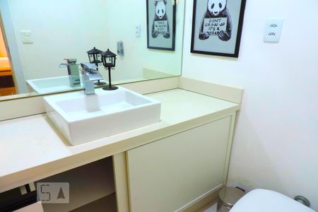 Banheiro - Torneira de apartamento para alugar com 1 quarto, 49m² em Coqueiros, Florianópolis
