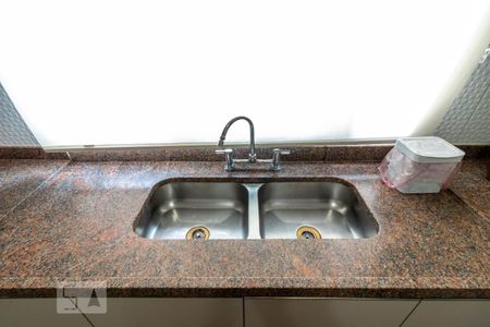 Casa à venda com 205m², 4 quartos e 2 vagas Casa à venda com 205m², 4 quartos e 2 vagasCozinha - Cuba Dupla