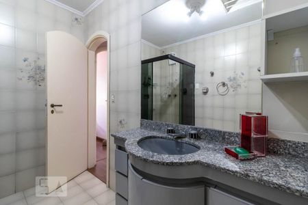 Casa à venda com 205m², 4 quartos e 2 vagas Casa à venda com 205m², 4 quartos e 2 vagasBanheiro 2
