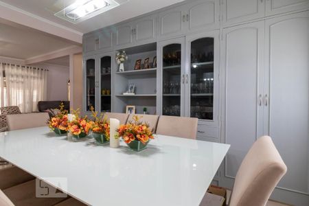 Casa à venda com 205m², 4 quartos e 2 vagas Casa à venda com 205m², 4 quartos e 2 vagasSala de Jantar