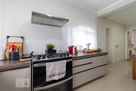 Casa à venda com 205m², 4 quartos e 2 vagas Casa à venda com 205m², 4 quartos e 2 vagasCozinha