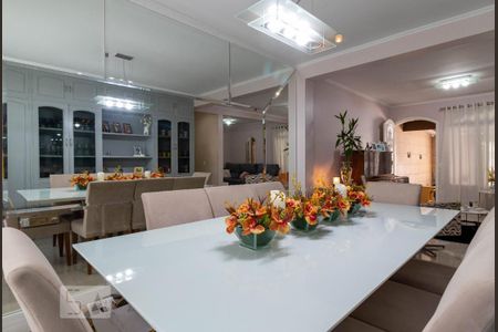 Casa à venda com 205m², 4 quartos e 2 vagas Casa à venda com 205m², 4 quartos e 2 vagasSala de Jantar