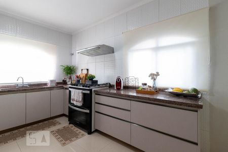 Casa à venda com 205m², 4 quartos e 2 vagas Casa à venda com 205m², 4 quartos e 2 vagasCozinha