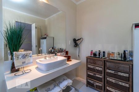 Casa à venda com 205m², 4 quartos e 2 vagas Casa à venda com 205m², 4 quartos e 2 vagasBanheiro da Suíte 1