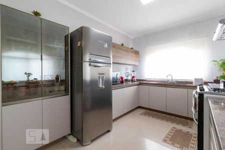 Casa à venda com 205m², 4 quartos e 2 vagas Casa à venda com 205m², 4 quartos e 2 vagasCozinha