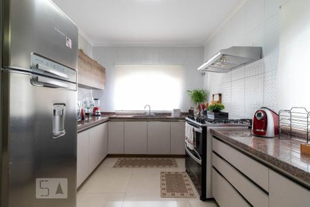 Casa à venda com 205m², 4 quartos e 2 vagas Casa à venda com 205m², 4 quartos e 2 vagasCozinha