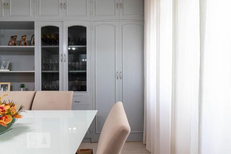 Casa à venda com 205m², 4 quartos e 2 vagas Casa à venda com 205m², 4 quartos e 2 vagasSala de Jantar