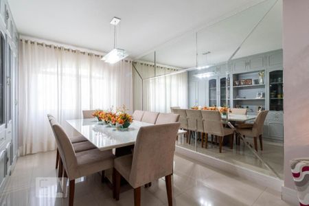 Casa à venda com 205m², 4 quartos e 2 vagas Casa à venda com 205m², 4 quartos e 2 vagasSala de Jantar