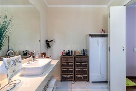 Casa à venda com 205m², 4 quartos e 2 vagas Casa à venda com 205m², 4 quartos e 2 vagasBanheiro da Suíte 1