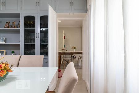 Casa à venda com 205m², 4 quartos e 2 vagas Casa à venda com 205m², 4 quartos e 2 vagasSala de Jantar - Acesso à Copa