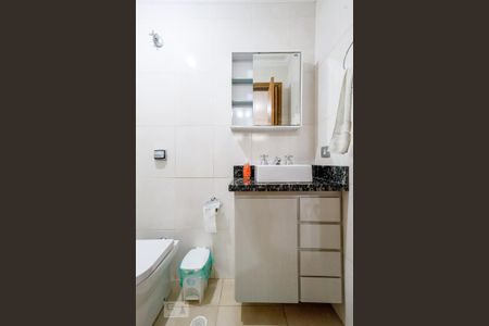 Casa à venda com 289m², 3 quartos e 3 vagas Casa à venda com 289m², 3 quartos e 3 vagasBanheiro 2