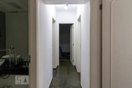 Corredor quartos de apartamento para alugar com 3 quartos, 74m² em Moema, São Paulo