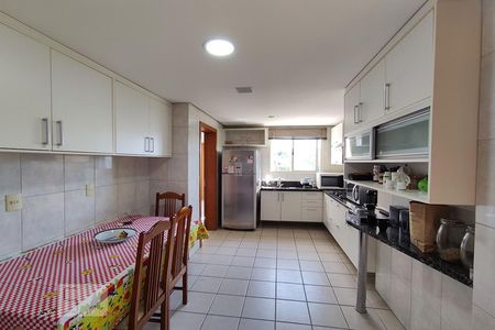 Apartamento à venda com 342m², 3 quartos e 2 vagas Apartamento à venda com 342m², 3 quartos e 2 vagasCozinha