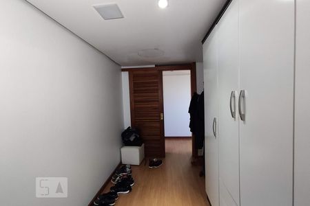 Apartamento à venda com 342m², 3 quartos e 2 vagas Apartamento à venda com 342m², 3 quartos e 2 vagasCloset da suíte