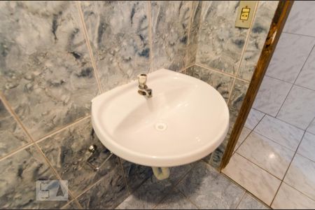 Banheiro de casa para alugar com 1 quarto, 20m² em Montanhão, São Bernardo do Campo