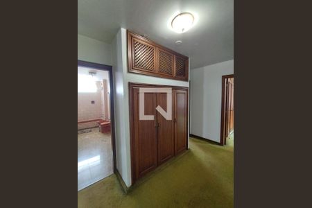 Apartamento à venda com 229m², 5 quartos e 3 vagasQuarto 1