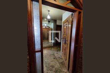 Apartamento à venda com 229m², 5 quartos e 3 vagasEntrada