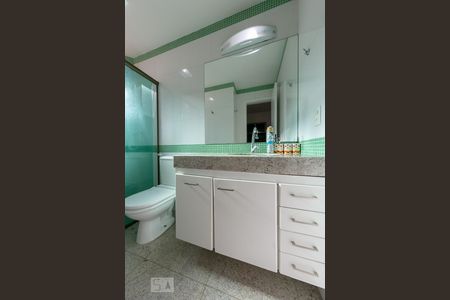 Banheiro de apartamento para alugar com 1 quarto, 60m² em Estoril, Belo Horizonte