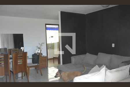 Sala de casa à venda com 3 quartos, 1000m² em Pitangueiras, Rio de Janeiro