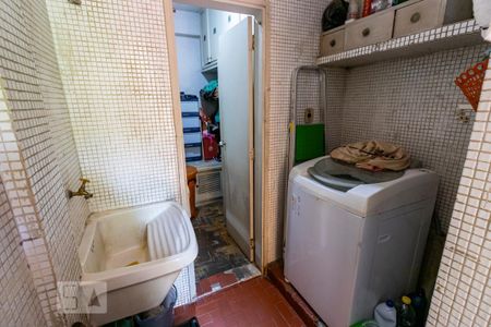 Casa para alugar com 380m², 5 quartos e 2 vagas1o. Andar - Área de serviço