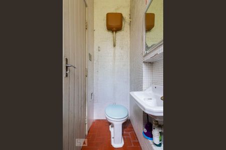 Casa para alugar com 380m², 5 quartos e 2 vagas1o. Andar - Banheiro de serviço