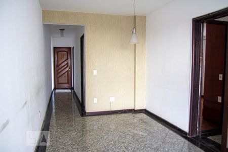 Sala de apartamento para alugar com 3 quartos, 70m² em Estrela do Norte, São Gonçalo