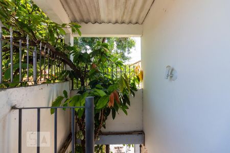 Casa à venda com 200m², 5 quartos e 2 vagas Casa à venda com 200m², 5 quartos e 2 vagasEscada