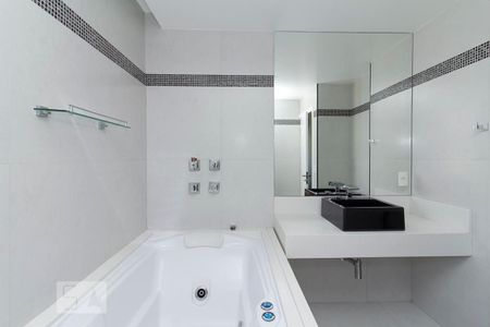 Apartamento para alugar com 78m², 2 quartos e 2 vagas Apartamento para alugar com 78m², 2 quartos e 2 vagasBanheiro da Suíte