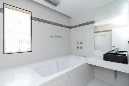 Apartamento para alugar com 78m², 2 quartos e 2 vagas Apartamento para alugar com 78m², 2 quartos e 2 vagasBanheiro da Suíte