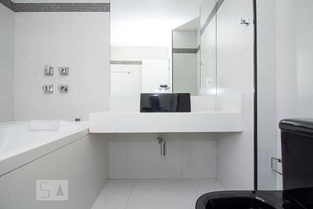 Apartamento para alugar com 78m², 2 quartos e 2 vagas Apartamento para alugar com 78m², 2 quartos e 2 vagasBanheiro da Suíte
