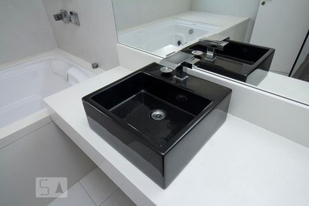 Apartamento para alugar com 78m², 2 quartos e 2 vagas Apartamento para alugar com 78m², 2 quartos e 2 vagasBanheiro da Suíte