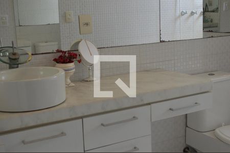 Apartamento para alugar com 135m², 3 quartos e sem vagaBanheiro