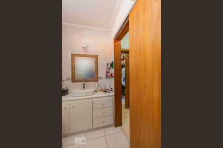 Casa à venda com 246m², 5 quartos e 4 vagas Casa à venda com 246m², 5 quartos e 4 vagasBanheiro da Suíte