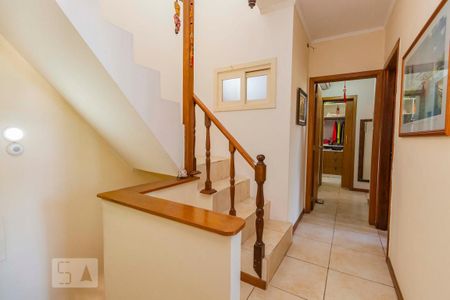 Casa à venda com 246m², 5 quartos e 4 vagas Casa à venda com 246m², 5 quartos e 4 vagasCorredor