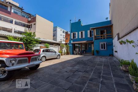 Casa à venda com 246m², 5 quartos e 4 vagas Casa à venda com 246m², 5 quartos e 4 vagasPátio